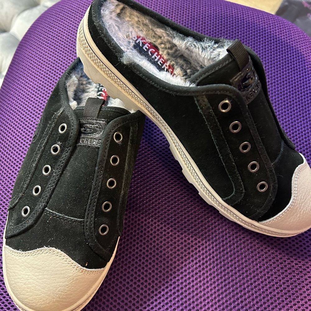 Like new - faux fur lined Sketchers slip on sneakers - size 7.5 - Picture 2 of 3